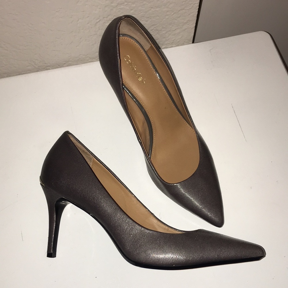 CALVIN KLEIN GRAY HEELS